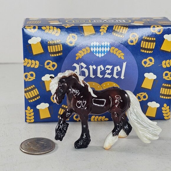 Breyerfest Brezel 2022 Glossy Fell Pony Stablemate Oktoberfest Treats Horse New - Picture 2 of 11